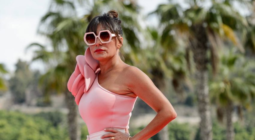 «Soy experta en peso muerto»: Candela Peña (52 años) lo reivindica y la entrenadora Celia Cantonero explica por qué es el ejercicio de fuerza más completo