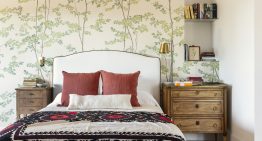 Esta casa en la sierra madrileña demuestra que es posible combinar piezas de anticuario, elementos de diseño y propuestas de Zara Home sin perder carácter y diseño