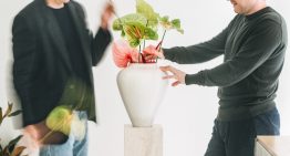 Ni ramos preparados, ni réplicas: con sus propuestas originales las flores de Dandelion conquistan los eventos de firmas como Dior, Chanel, Prada o Loewe