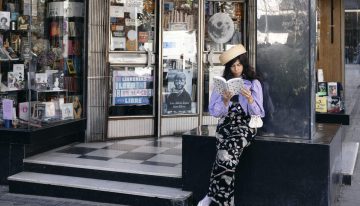 Ponemos a prueba la tendencia 'Poetcore': el día que fui al mercado con tocado de rafia, blusa con lazada y tacones de perlas