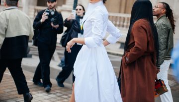 Entrar en Zara a por unas bailarinas y salir con los 5 vestidos blancos más bonitos y elegantes que querrás llevar siempre esta primavera