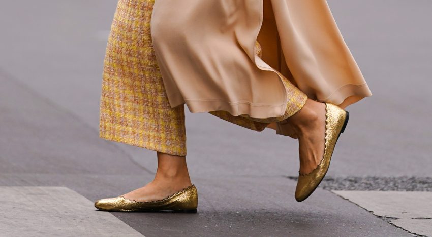 Adiós a llevar tacones:  Zara o Mango tienen los zapatos planos  ideales para invitada de bodas y bautizos de primavera