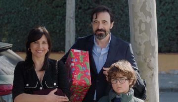 Borja Cobeaga, guionista de 'Altas capacidades': «Hemos pasado del padre pasota al helicóptero: que se preocupa demasiado, está muy tenso todo el rato y proyecta sus miedos»