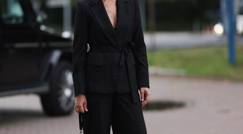 Las sevillanas más elegantes están agotando en Zara estos conjuntos de dos piezas que son perfectos para lucir este Viernes Santo