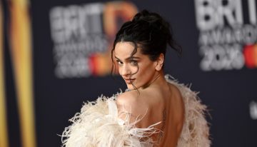 Rosalía (33 años) comparte su rutina de cuidado facial: «Mi piel se irrita fácilmente, por eso tengo que elegir bien lo que uso»