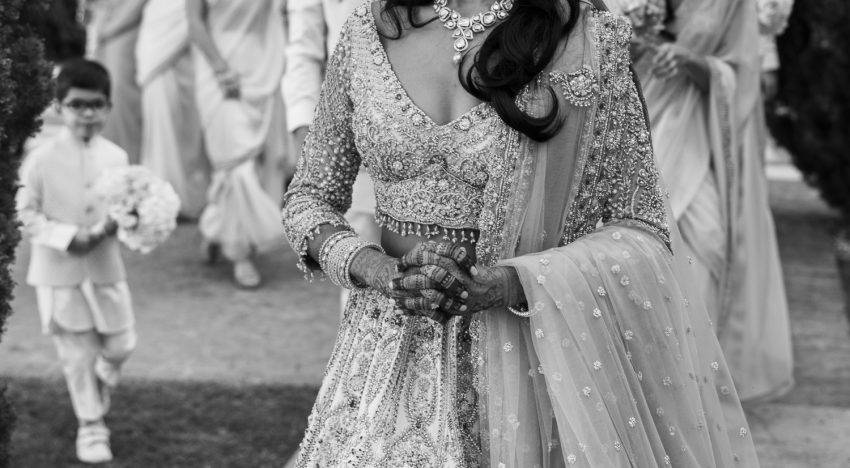 La fabulosa boda hindú de los cinco vestidos de Alisha y Vijay en Marbella explicada, rito a rito, por la novia