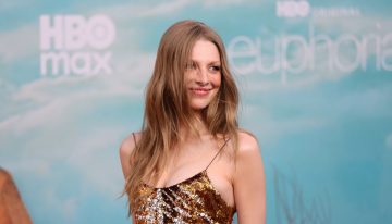 Kate Quinn, estilista, sobre el rubio Dark Suede Blonde de Hunter Schafer:  «Es de bajo mantenimiento, se ve lujoso y queda bien a casi todos los tonos de piel»