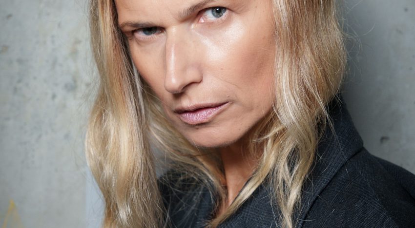 Ana Martín, maquilladora: «A partir de los 40, en pieles maduras, para un maquillaje más profesional, apostaría por una brocha tipo Kabuki de corte plano en vez de esponja»