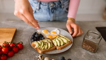 Sandra Moñino, nutricionista: «A partir de los 50, los huevos, los boquerones y las semillas de lino son alimentos antiinflamatorios esenciales»
