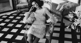 Así fue la preciosa collezione 'Bianca' que hizo célebre a Valentino y que puede inspirarte, si te casas. ¿Quién dijo que el modisto solo fue famoso por su «Rosso»?