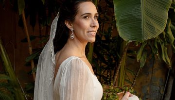 La novia madrileña que reconvirtió el vestido de la boda de su madre y lució un velo centenario