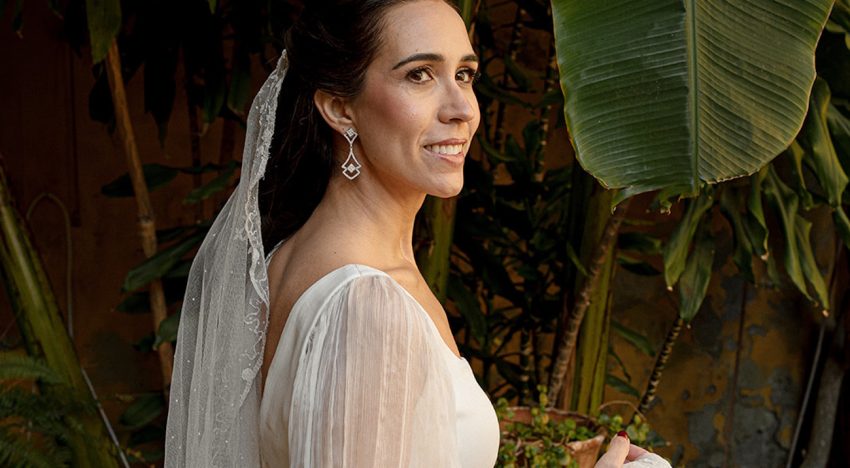 La novia madrileña que reconvirtió el vestido de la boda de su madre y lució un velo centenario