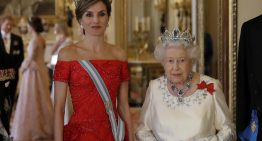 Así es la fascinante exposición sobre Isabel II y la historia detrás de su tiara más espectacular, una joya que casi arruina su boda