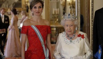 Así es la fascinante exposición sobre Isabel II y la historia detrás de su tiara más espectacular, una joya que casi arruina su boda