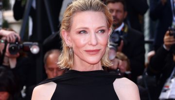 Rubén Zamora, maquillador: «Sonreír para aplicar el colorete en las mejillas solo funciona en pieles jóvenes; en pieles maduras, al relajar el gesto, cae demasiado bajo y arrastra el óvalo facial»