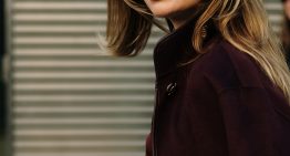 Quique Sánchez, peluquero: «El paso de claro a oscuro es mucho menos problemático que a la inversa, el pelo puede tirar a rojizos, anaranjados o amarillos, y hay que trabajarlo poco a poco»