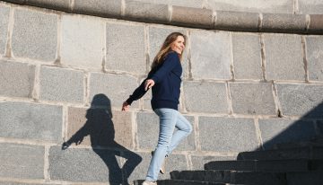 Patricia Vera, entrenadora: «Aunque te miren raro por no coger el ascensor, debes saber que subir escaleras es la mejor forma de entrenar cardio y fuerza»