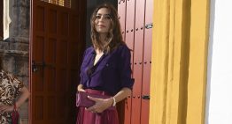 Nicolás Montenegro, diseñador andaluz: «Mucha gente de fuera confunde el espíritu de la Feria de Abril con un disfraz. Si no llevas traje de flamenca elige manga larga, un patrón limpio y una silueta muy bien medida»