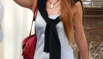 No hace falta estar de vacaciones en Roma para conseguir la fórmula de estilo impecable de Dakota Johnson: el vestido de moda en el color más tendencia, bailarinas planas y bolso en contraste