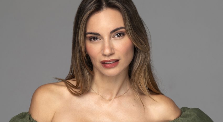 Norma Ruiz (43 años): «Para cuidar mi pelo uso mascarilla al menos una vez a la semana, finalizo el lavado con agua fría y aplico sérum en las puntas»