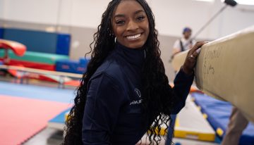 Simone Biles, gimnasta: «La vida cambia con el deporte porque te enseña el trabajo duro, aprendes a no rendirte y te transmite valores que aplicas en la vida real»
