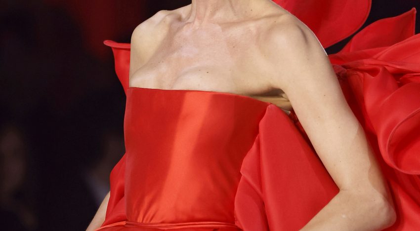 Nieves Álvarez, musa de Stéphane Rolland, desfila en la BBFW para el diseñador que le hará el vestido de su boda con Bill Saad