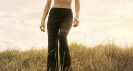 Dana Santas, experta en fitness: «Activar el core no es meter tripa ni contener la respiración, sino coordinar el movimiento con la respiración»