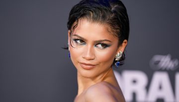 Zendaya tiene el look infalible de primavera que funciona tanto para la oficina como para un tardeo con amigas (y que en la redacción todas copiaríamos)