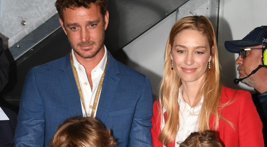 Beatrice Borromeo tiene los básicos imprescindibles (camisa blanca y bailarinas nude) para los looks primaverales más elegantes