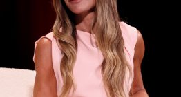 Edviga Bobocea, peluquera y experta en color: «Para que el tono de pelo dure más, el truco es aplicar una mascarilla con color una vez por semana para reponer el matiz que se pierde con los lavados»