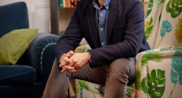 Máximo Huerta (55 años), escritor: «Hay momentos en los que decir la verdad solo genera dolor y decides mentir, pero no desde el engaño, sino desde la protección»