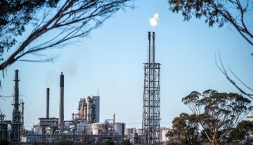 Petróleo de Texas cae un 9 % tras el anuncio de Irán de reabrir el estrecho de Ormuz