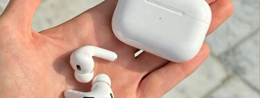 Llevamos décadas intentando esconder los audífonos. Apple se ha cargado el complejo haciendo exactamente lo contrario