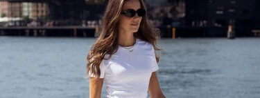 Vuelven las cuñas de los 90s a Zara y sientan genial con el combo jeans, camiseta y maxi bolso esta primavera