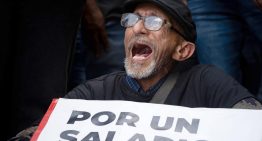 Adultos mayores de Venezuela esperan aumento generoso en el Día Internacional del Trabajador