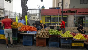 Una familia venezolana necesita 692,32 dólares al mes para pagar alimentos, según Cendas-FVM