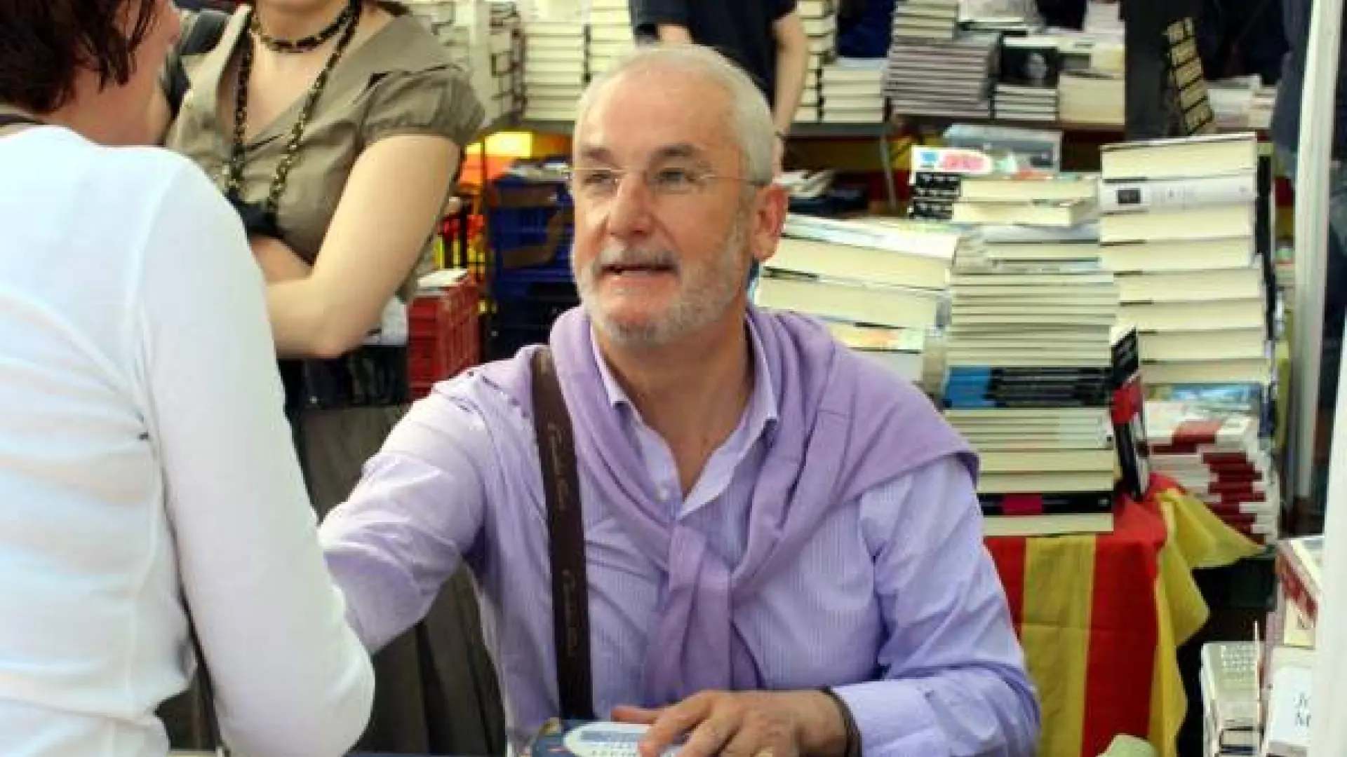 Frotar el cabello con orina para la caspa o una bolsa en los glúteos para el estreñimiento: algunos remedios caseros de Txumari Alfaro