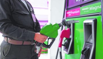 Reducen estímulos fiscales a gasolinas y diésel tras caída semanal de 14% del precio del petróleo