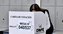 Candidatos de derecha lideran encuestas en Perú