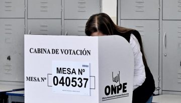 Candidatos de derecha lideran encuestas en Perú