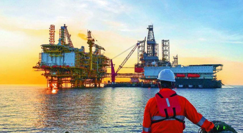 Futuros de WTI retroceden 11% tras anuncio de Trump sobre alto el fuego contra Irán