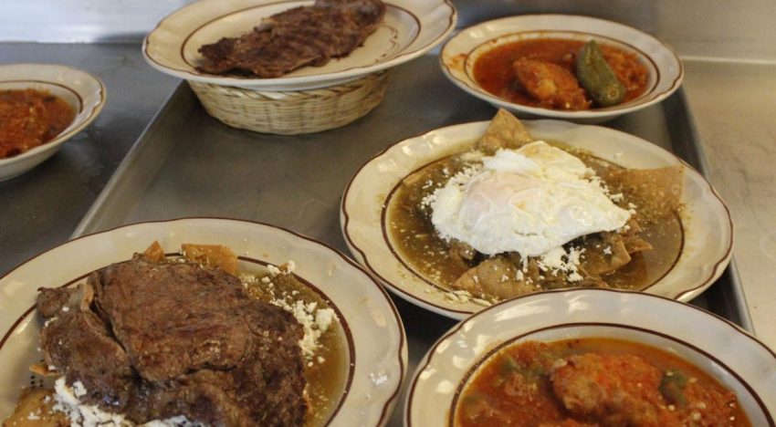 Las fondas de CDMX ya resienten el alza del jitomate: así ajustan sus platillos