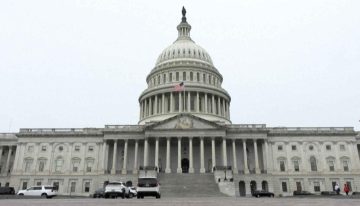 Dos congresistas de EU dimiten y otros dos enfrentan una posible e inusual expulsión de la Cámara