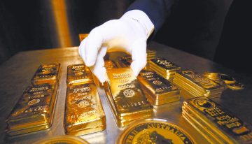 El oro inicia la semana con caídas por temores inflacionarios y fortaleza del dólar
