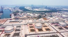 Pemex moviliza a 150 trabajadores para controlar el fuego en la refinería de Dos Bocas