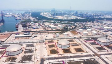 Pemex moviliza a 150 trabajadores para controlar el fuego en la refinería de Dos Bocas