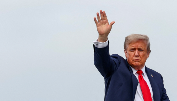 Trump amenaza con la cárcel al periodista que dio a conocer el rescate del piloto en Irán