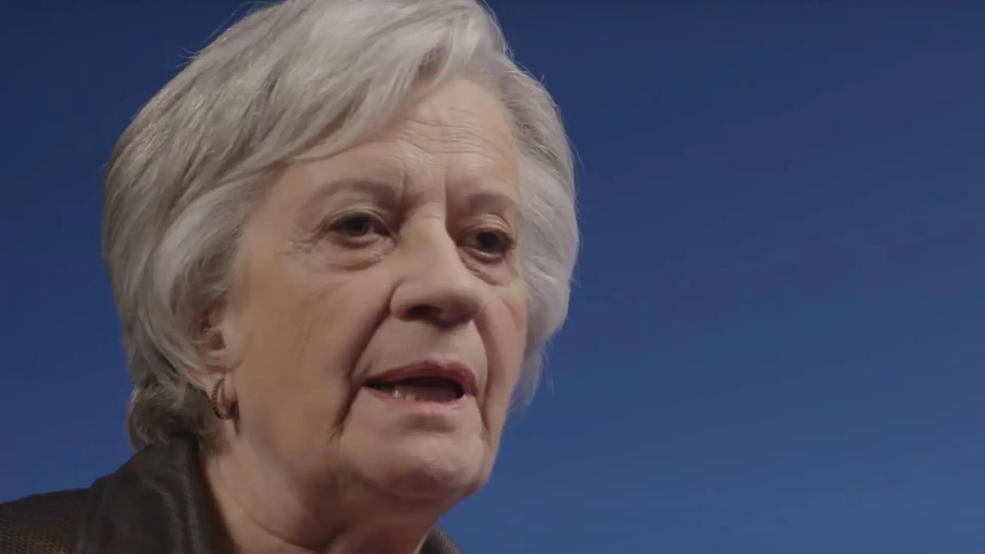 Victoria Camps, filósofa: «Buscamos la píldora de la felicidad, pero no existe; es una búsqueda que dura toda la vida»