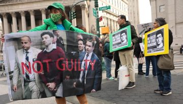 Posponen primer juicio contra Luigi Mangione, acusado de matar a alto ejecutivo de la salud en Estados Unidos