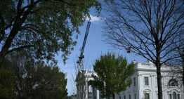 Tribunal permite que continúe construcción de salón baile de la Casa Blanca, al menos por el momento